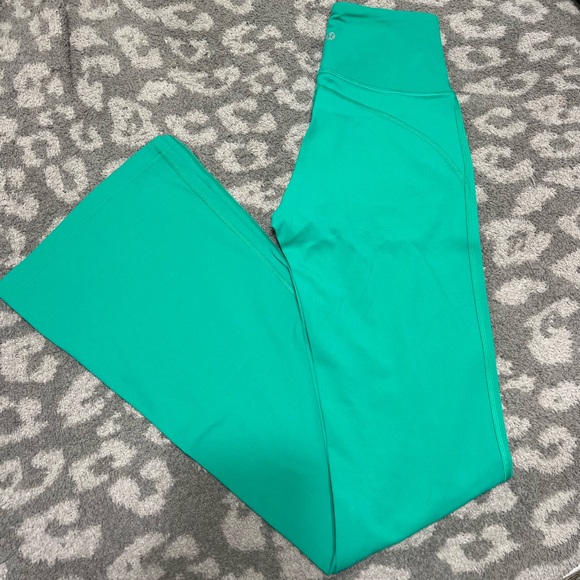 Lululemon SHR Groove Pants - Picture 2 of 5